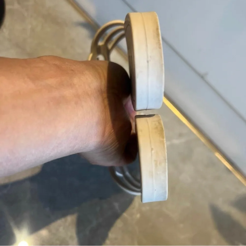 Gucci Women's Cream Logo Slide Sandals - Picture 6 of 7